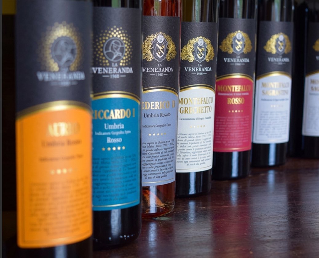 Le bottiglie della linea La Veneranda allineate in cantina